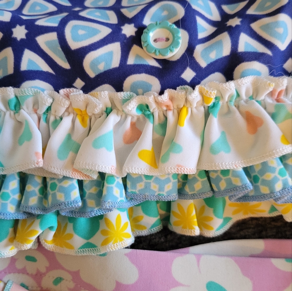 Wildflowers size 4 swimsuit - Picture 2 of 2